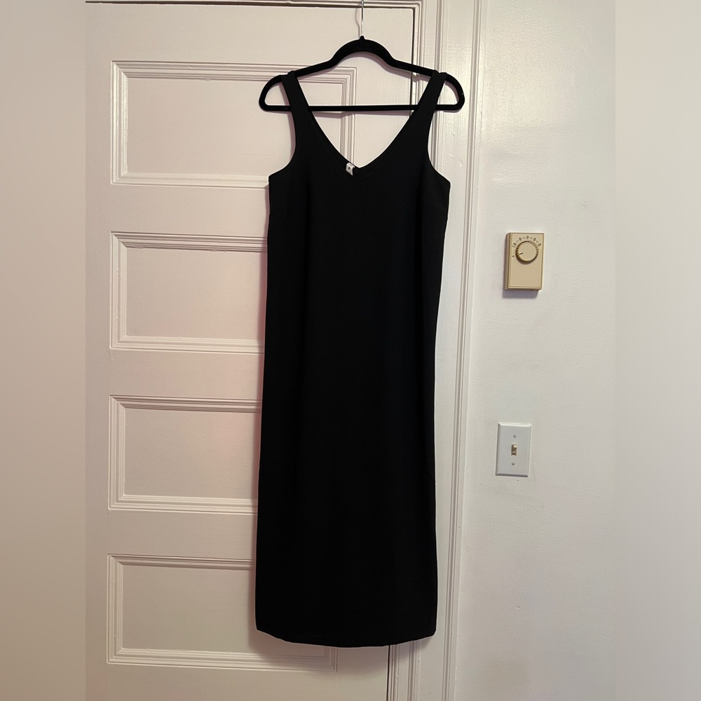 Lululemon Black V-Neck Midi Dress - Size 4